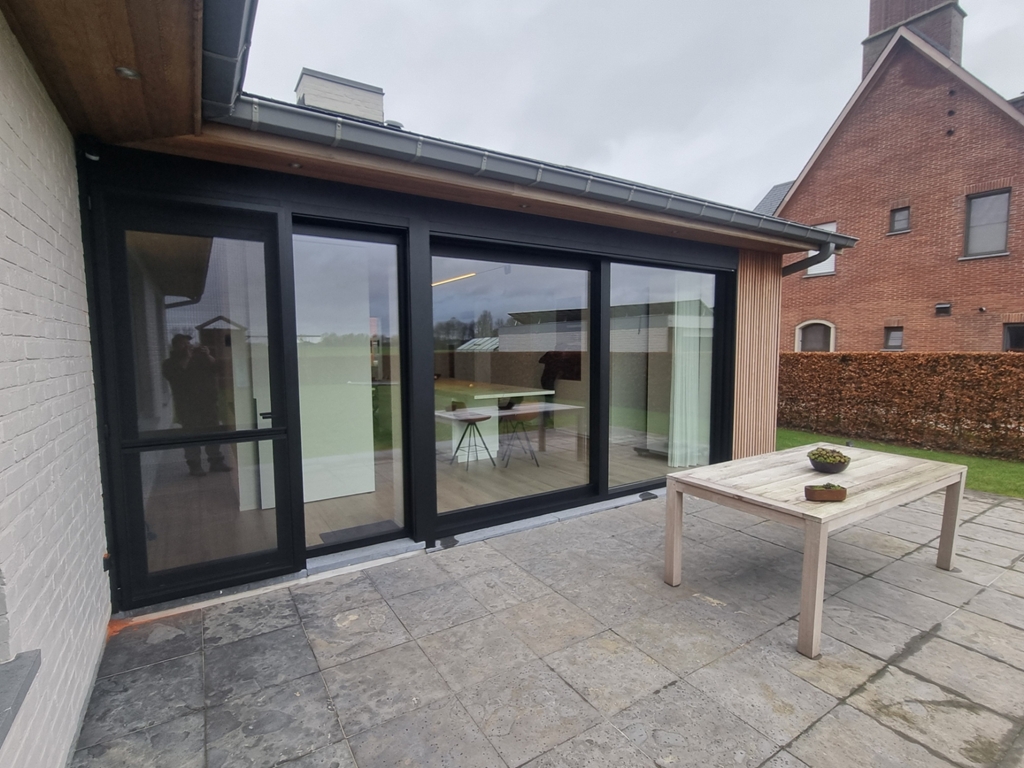 Alu ramen & Padoek Bekleding